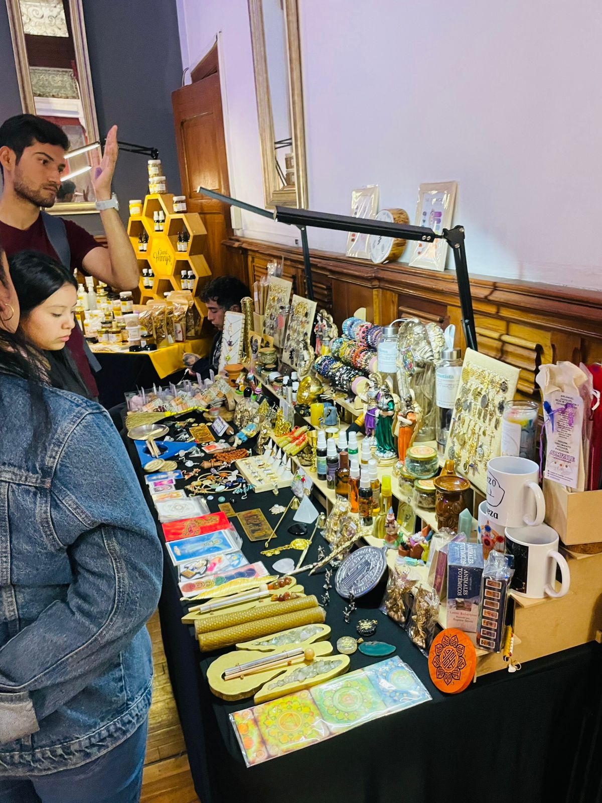 Montaje del mercado en Casa de los Ángeles